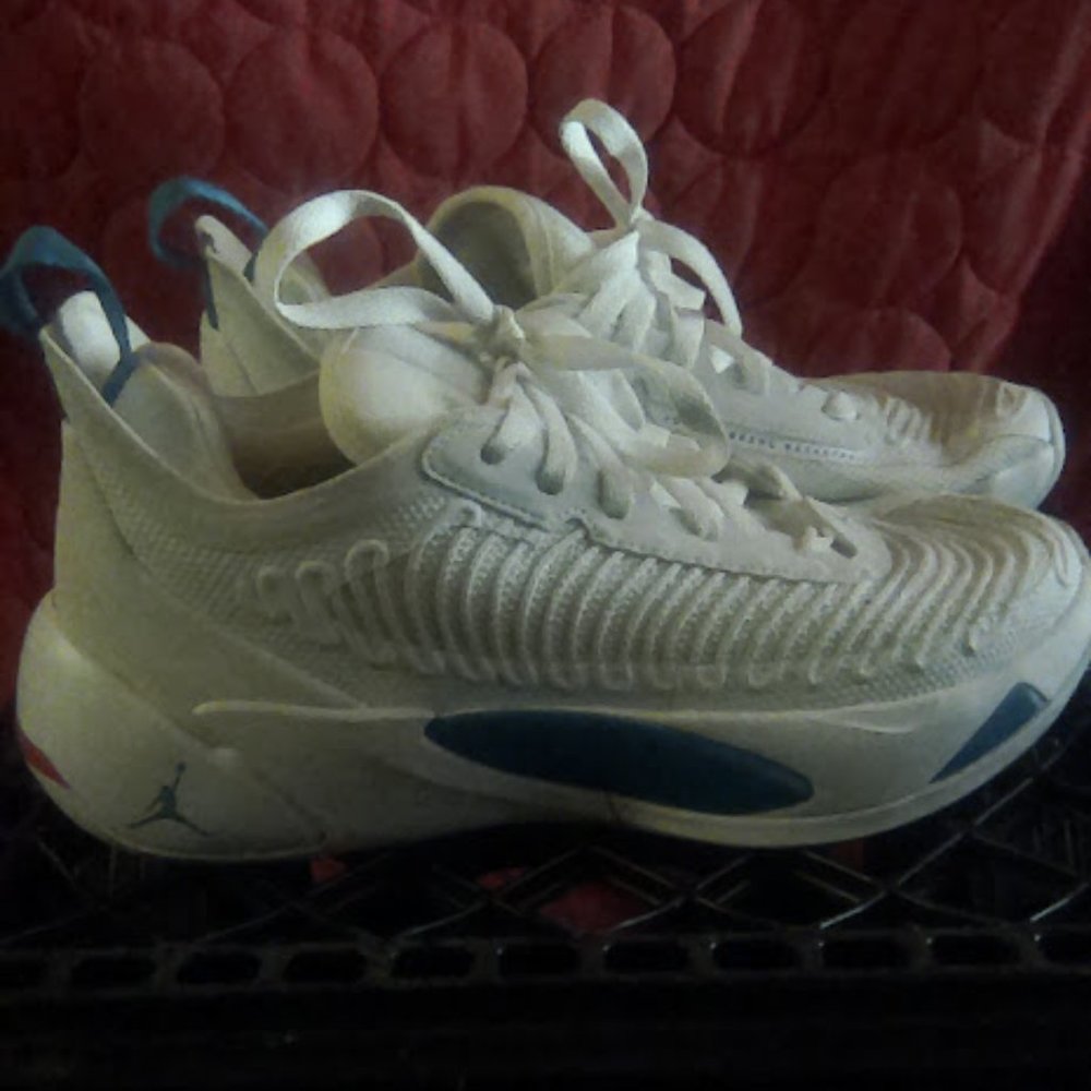 *SOLD* Jordan Luka 1 Legend of 7 2022 sz 6Y, Mens 6, Womens 8